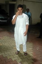 Aamir Khan celebrate eid at home on 31st Aug 2011 (24).JPG